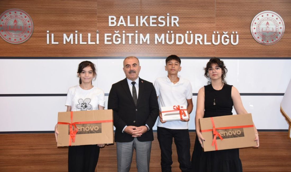 Balıkesirli öğrencilerden Sıfır Atık yarışmasında gururlandıran derece Bu yıl ikincisi gerçekleştirilen Ulusal Sıfır Atık Yarışması’nda Balıkesirli öğrenciler