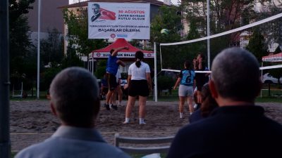 Susurluk Belediyesi Spor İşleri Müdürlüğü tarafından organize edilen açılış karşılaşmaları,