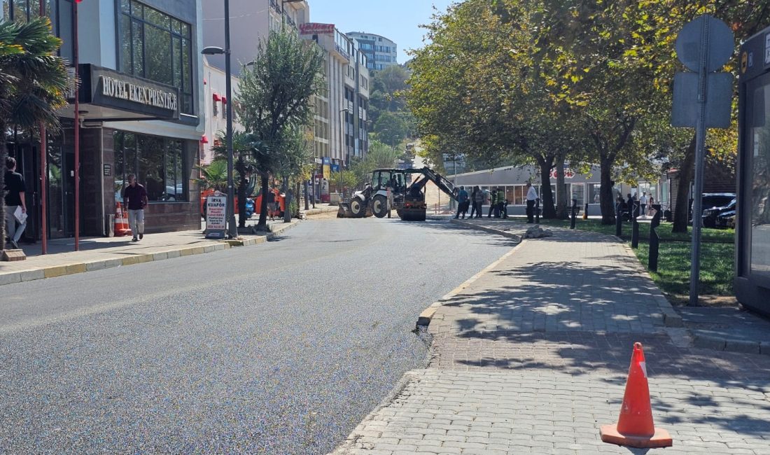 Bandırma’da yol ve parklar yenileniyor Bandırma Belediyesi tarafından kent genelinde sürdürülen yol bakım, asfaltlama ve