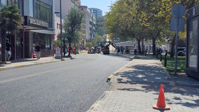 Bandırma Belediyesi tarafından kent genelinde sürdürülen yol bakım, asfaltlama ve