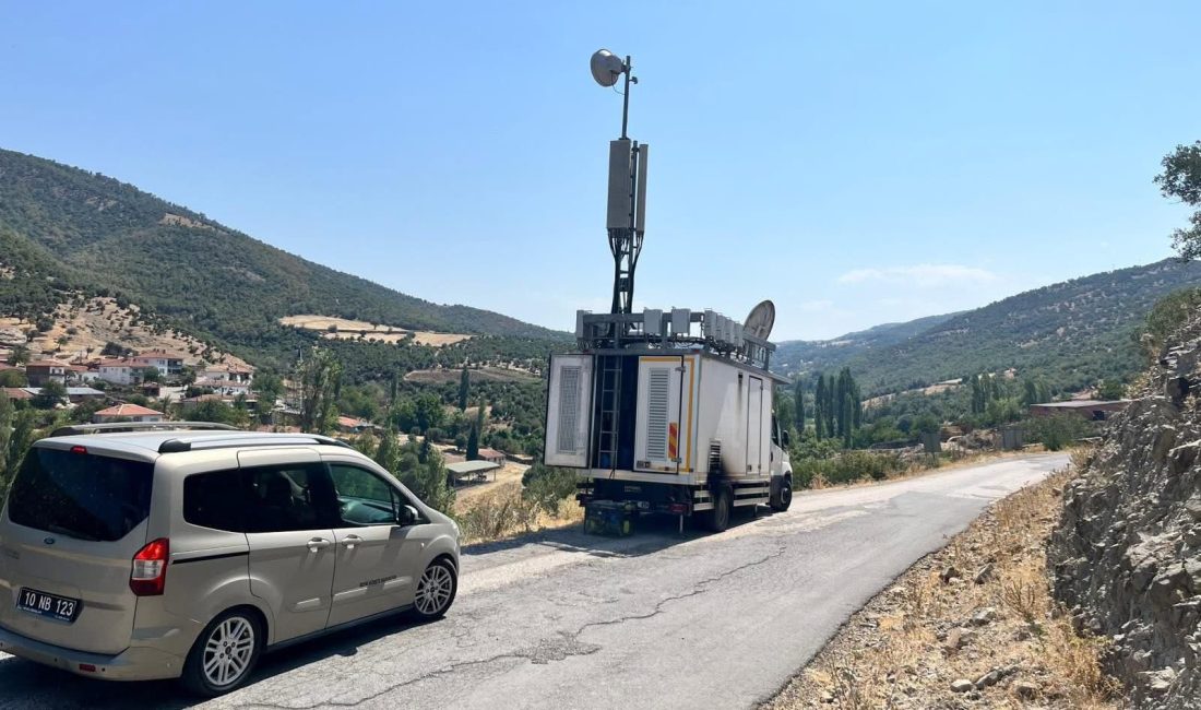 Bandırma Belediyesi Ekipleri Sındırgı’da sahada Sındırgı’da deprem sonrası kırsal mahallelerde başlatılan hasar tespit çalışmalarına Bandırma