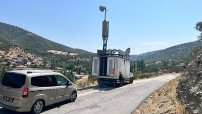 Sındırgı’da deprem sonrası kırsal mahallelerde başlatılan hasar tespit çalışmalarına Bandırma