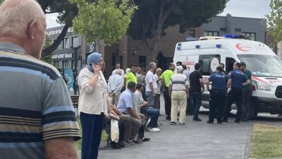 Malkoç Mahallesi Cumhuriyet Meydanı’nda iki kişi arasında çıkan bıçaklı kavgada
