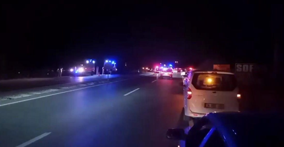 Bandırma-Erdek karayolu üzerindeki Mamun mevkiinde meydana gelen trafik kazasında 1