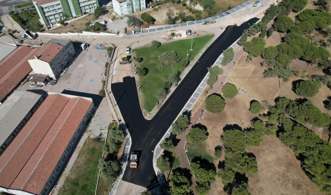 Ziraat Bahçesi Yolu Sokak’ta devam eden asfalt serim çalışmalarına Bandırma