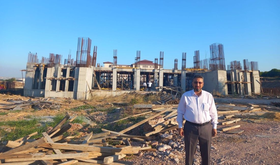 Bandırma Müftüsü Dr. Abdulhamid Pehlivan, yapımı devam eden cami inşaatında