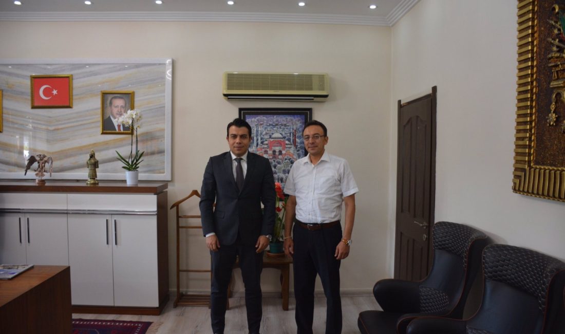 Müdür Aslan’dan Manyas Kaymakamı’na hayırlı olsun ziyareti Bandırma İlçe Milli Eğitim Müdürü Mutlu Aslan, göreve başlayan Manyas