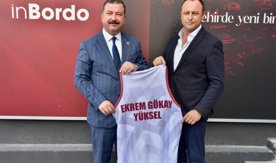 MHP heyetinden Bandırma Bordo Basketbol’a ziyaret MHP heyeti, Bandırma’da gençlerin spor faaliyetlerine katkı sunan Bordo Basketbol