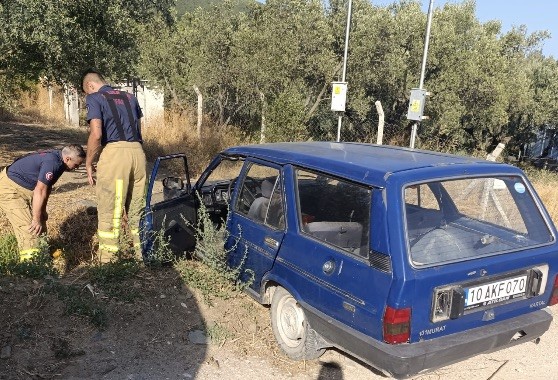 Erdek’te trafik kazası: Araç yan yattı, sürücü altında kaldı Erdek’te meydana gelen tek taraflı trafik kazasında bir kişi yaralandı.