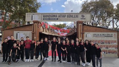Bandırma Esnaf Sanatkarları Ortaokulu öğrencileri, 7. Bandırma Kitap Günleri’ni ziyaret