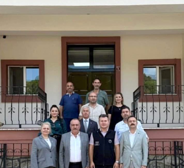 MHP’li Bozkurt’tan Koyunculuk Araştırma Enstitüsü’ne ziyaret MHP Bandırma İlçe Başkanı Bekir Bozkurt ve teşkilat üyeleri, Koyunculuk
