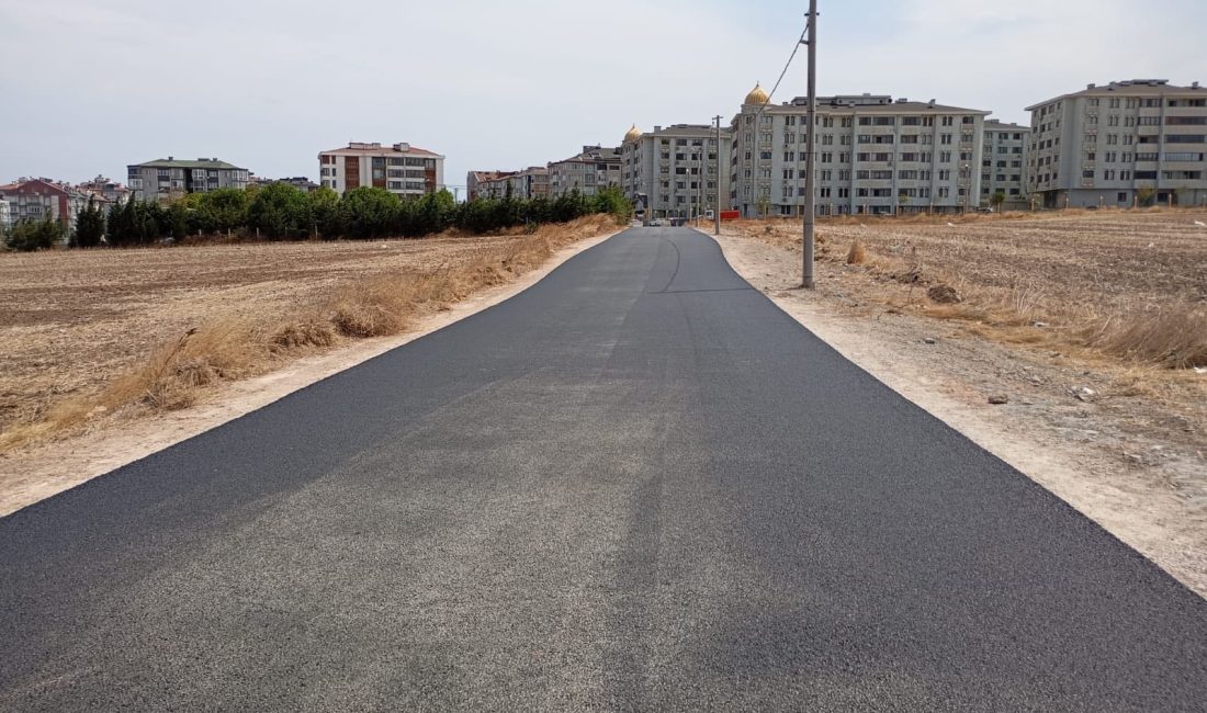 Bandırma’da yol çalışmaları hız kesmeden devam ediyor Bandırma Belediyesi, kent genelinde asfalt ve parke taşı çalışmalarını tamamlayarak