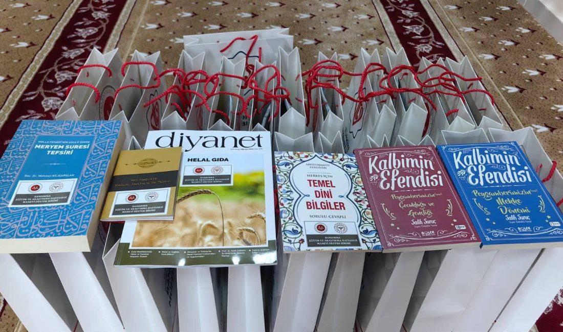 Manevi Danışman Fatih Eşmek, Mevlid-i Nebi Haftası kapsamında hastaları, yakınlarını