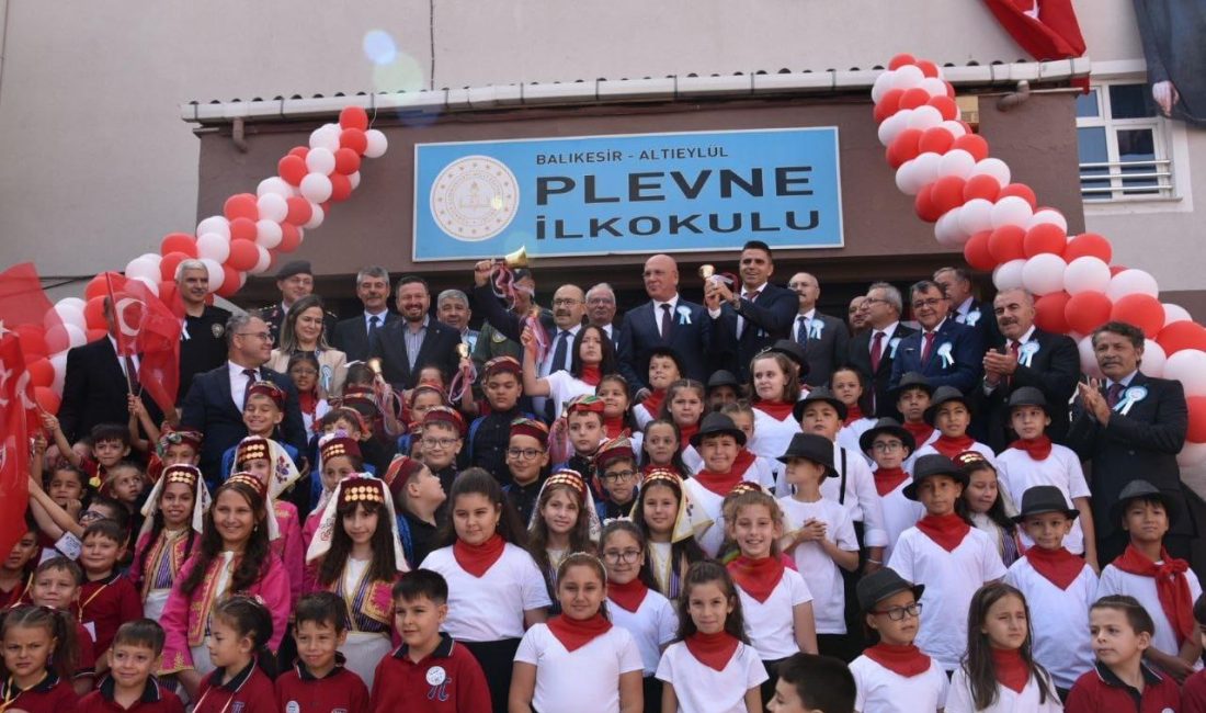 Balıkesir’de okullarda ders zili çaldı Balıkesir’de 2025-2026 eğitim öğretim yılı Plevne İlkokulunda yapılan törenle başladı.