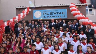 Balıkesir’de 2025-2026 eğitim öğretim yılı Plevne İlkokulunda yapılan törenle başladı.