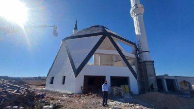 Bandırma İlçe Müftüsü Dr. Abdulhamid Pehlivan, Kartalçeşme Camii inşaatında incelemelerde