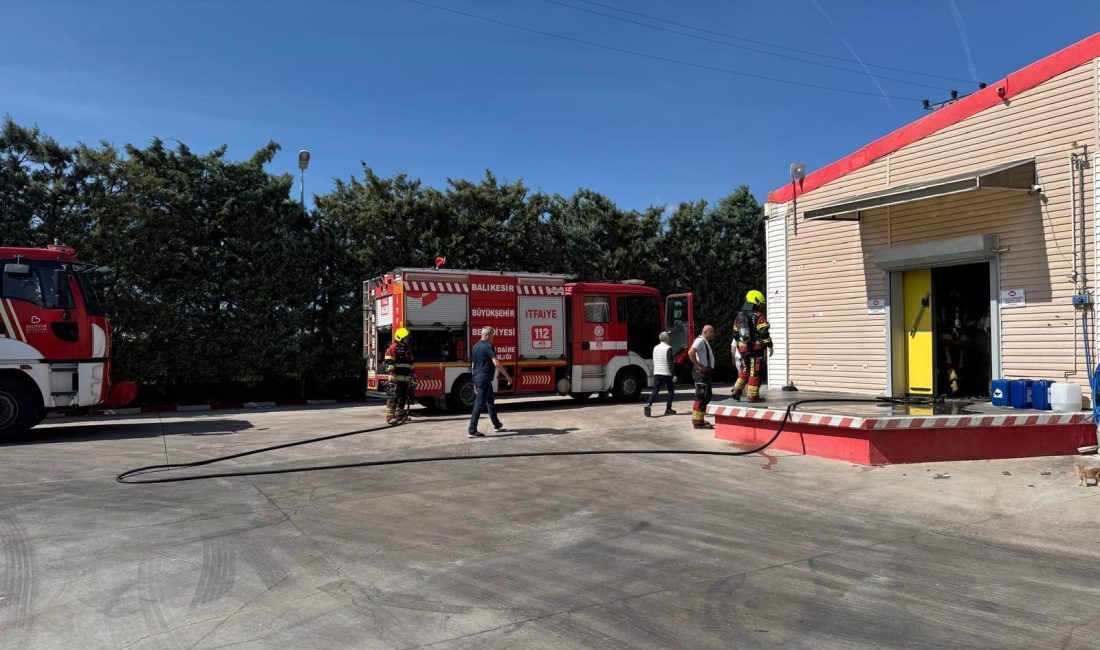 Bandırma ilçesinde Karacabey yolu üzerinde bulunan damızlık işletme tesislerinde yangın
