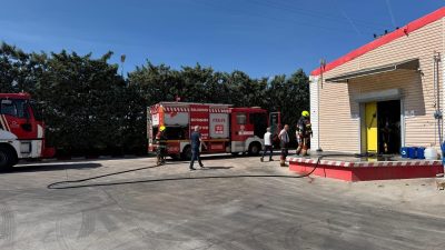 Bandırma ilçesinde Karacabey yolu üzerinde bulunan damızlık işletme tesislerinde yangın