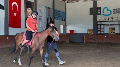 Balıkesir Büyükşehir Belediyesi’nin Binicilik Spor ve Rehabilitasyon Merkezi, özel gereksinimli