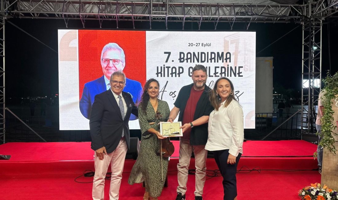 Bandırma Belediyesi tarafından düzenlenen Kitap Günleri, ünlü sanatçı Tuna Kiremitçi’nin
