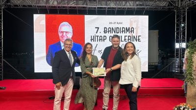 Bandırma Belediyesi tarafından düzenlenen Kitap Günleri, ünlü sanatçı Tuna Kiremitçi’nin