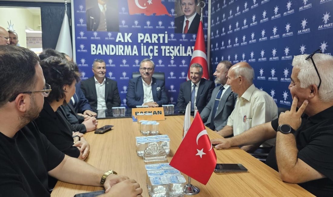 AK Parti heyeti Bandırma’da vatandaşlarla buluştu AK Parti Merkez Karar ve Yönetim Kurulu Üyesi Davut Coşkun