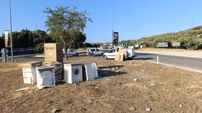 Erdek-Bandırma karayolunda meydana gelen trafik kazasında, beyaz eşya yüklü bir