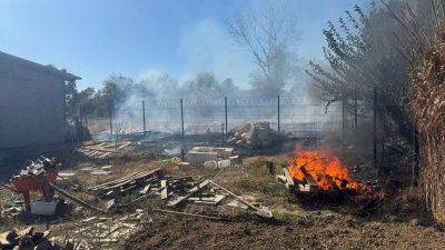 Erdek-Ocaklar yolu mevkiinde çıkan anız yangını zeytin ağaçlarına ve park