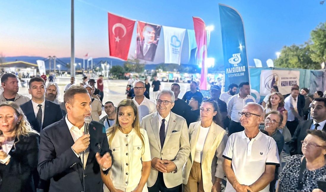 “Kadın Emeği Çarşısı” Bandırma’da kapılarını açtı Kadın üreticilerin el emeği ürünlerini vatandaşlarla buluşturduğu “Kadın Emeği Çarşısı”,