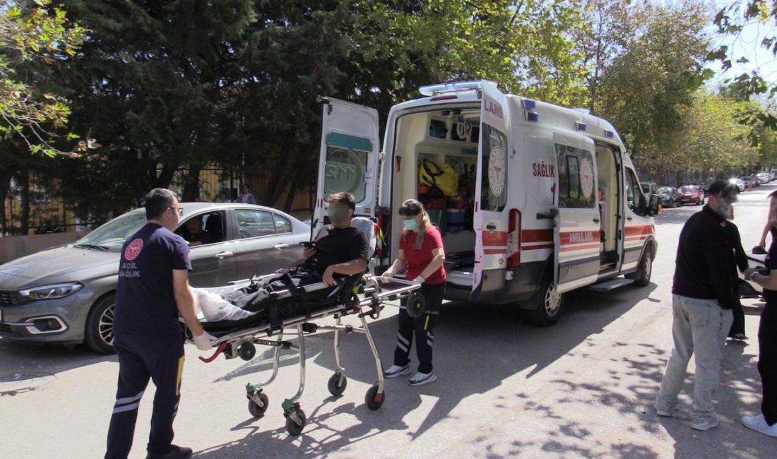 Bandırma’da liseli gençler motosiklet kazasında yaralandı Motosikletin direksiyon hakimiyetinin kaybedilmesi sonucu meydana gelen kazada E.S. ve