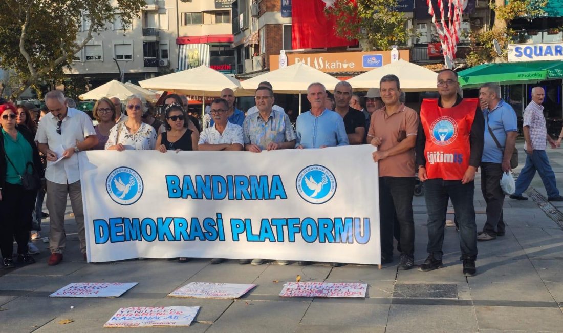 Bandırma Demokrasi Platformu 12 Eylül’ü protesto etti Bandırma Demokrasi Platformu, 12 Eylül darbesinin mirasının günümüzde de etkili