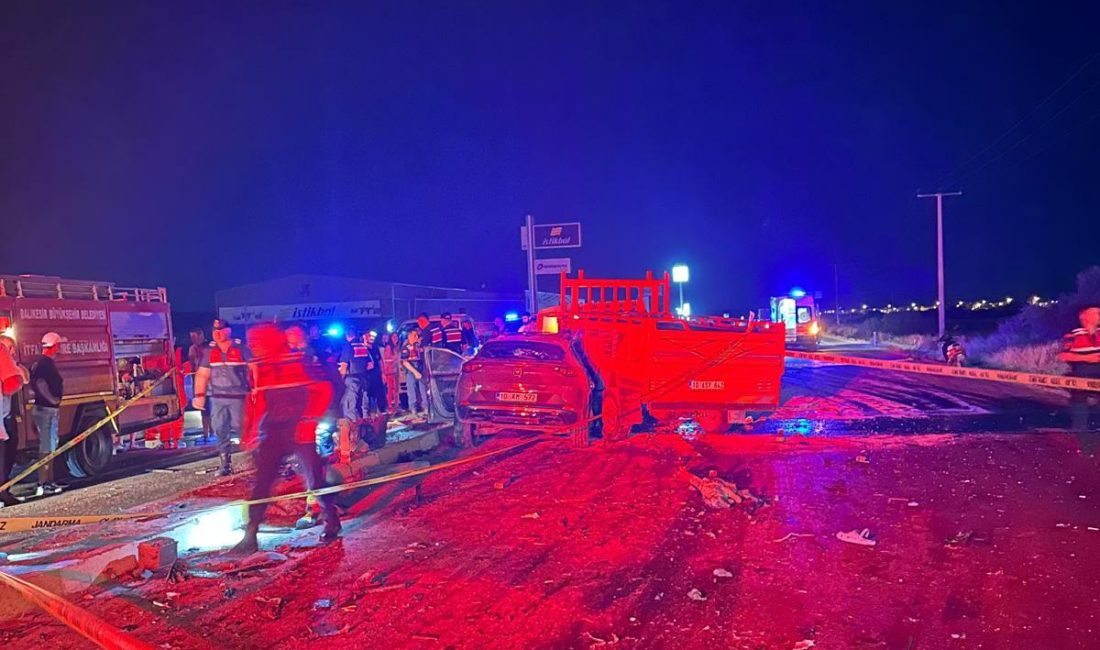 Ayvalık Sarımsaklı Kavşağı’nda feci kaza: 1 ölü, 2 yaralı Ayvalık ilçesinde Sarımsaklı Kavşağı’nda meydana gelen trafik kazasında bir kişi