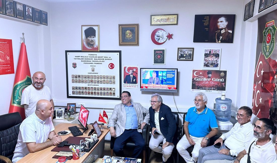 CHP’li Bağcıoğlu Bandırma’da Gaziler ile buluştu CHP Genel Başkan Yardımcısı Yankı Bağcıoğlu, Bandırma’daki ziyaretlerinde dernekleri gezdi,