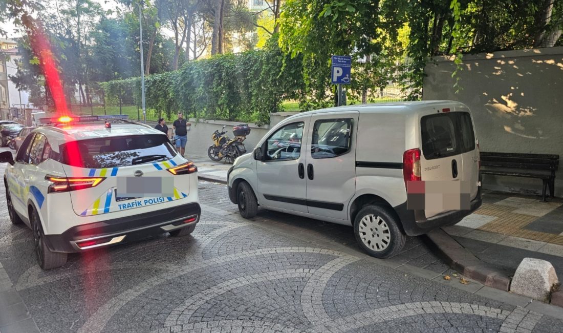 Bandırma İlçe Emniyet Müdürlüğü ekipleri, engelli bireyler için ayrılan park