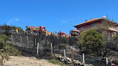 Yaylacık Mahallesi’nde çıkan arazi yangını kısa sürede müdahale edilerek büyümeden