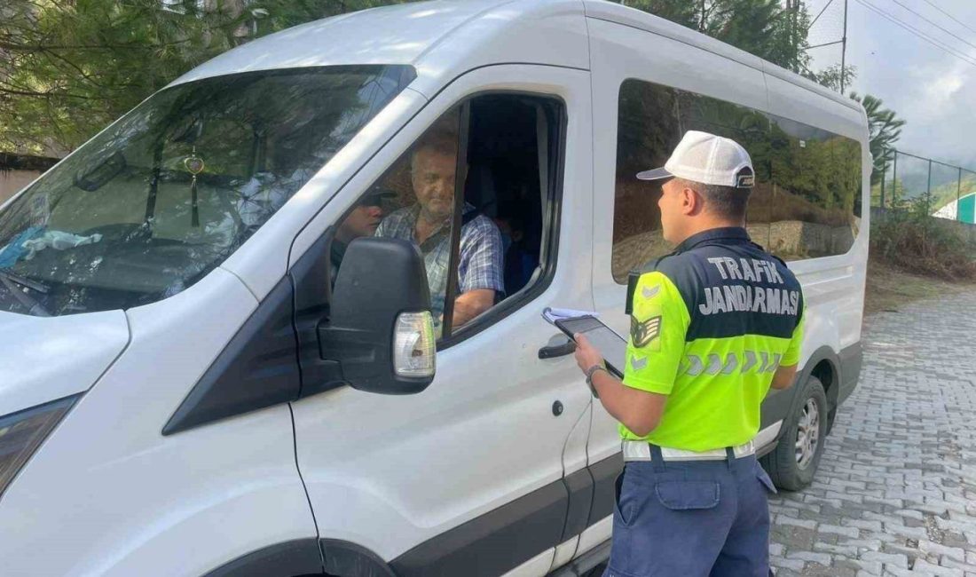 Balıkesir’de jandarmadan okul çevrelerine sıkı denetim Jandarma ekipleri öğrencilerin güvenliği için okul çevreleri, yurtlar ve servis