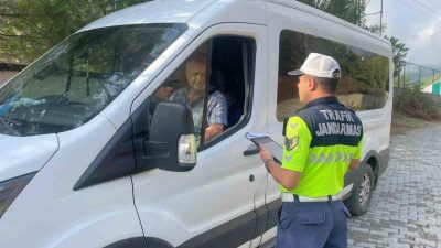 Jandarma ekipleri öğrencilerin güvenliği için okul çevreleri, yurtlar ve servis