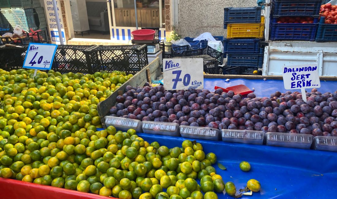 Bandırma pazarında sonbahar tezgâhlara geldi, fiyatlar cep yaktı Bandırma Pazartesi Pazarı’nda bu hafta bamya 200 lira, mantar 150