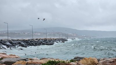 Balıkesir Valiliği, Meteoroloji verilerine dayanarak Ege Denizi’nde fırtına uyarısı yaptı.