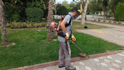 Gönen Belediyesi parke taş tamirinden bordür yenilemeye, yağmur suyu hattı