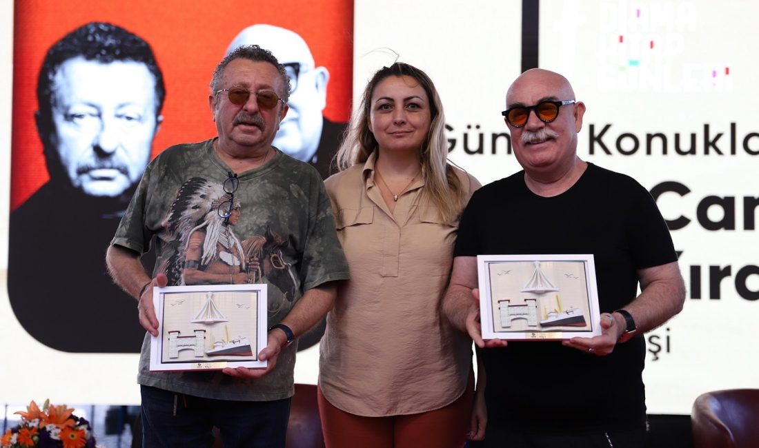 Bandırma Kitap Günleri’nin ikinci gününde Cumhuriyet Meydanı, ünlü sanatçılar, yazarlar