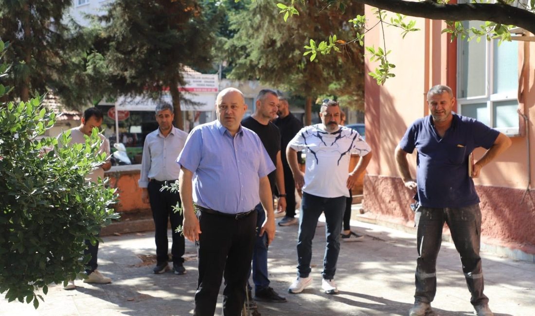 Tırnova Camii bahçesi yenileniyor Gönen Belediyesi, Tırnova Camii bahçesini kamelya, temizlenen taşlar ve peyzaj