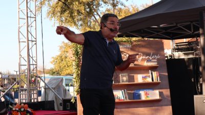 Bandırma Belediyesi’nin 7’ncisini düzenlediği Kitap Günleri’nde okurlarıyla buluşan Ahmet Ümit,