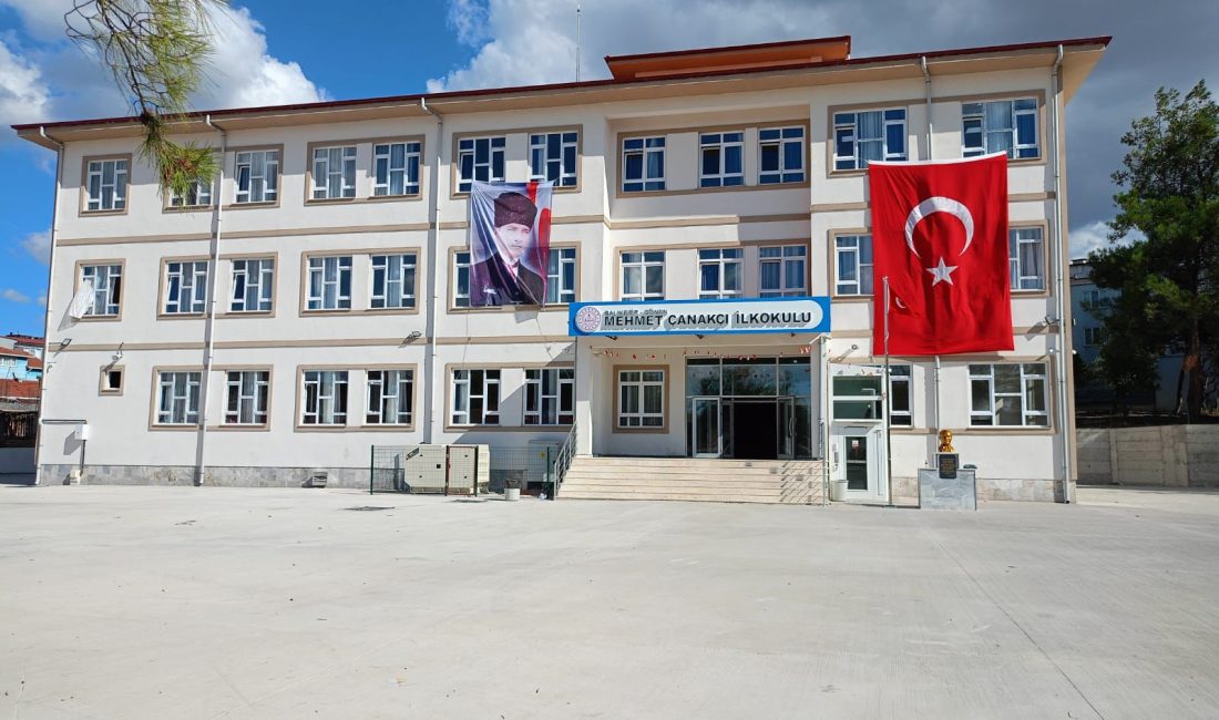 Gönen’e yeni eğitim yuvası kazandırıldı Gönen Mehmet Çanakçı İlkokulu 16 derslikli modern binasında kapılarını açtı.