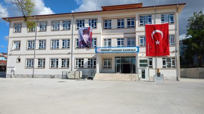 Gönen Mehmet Çanakçı İlkokulu 16 derslikli modern binasında kapılarını açtı.