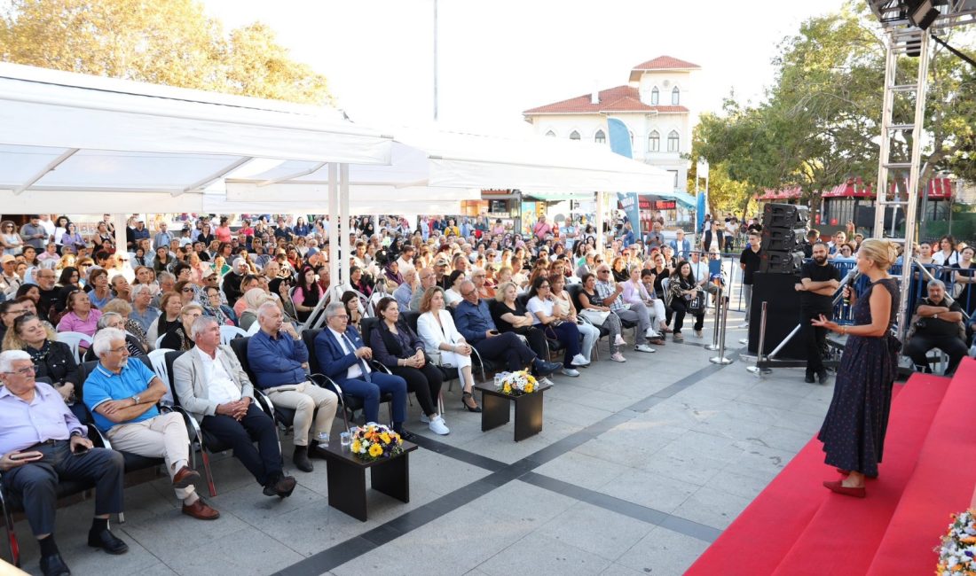Düvenci yaşam yolculuğunu ve yeni hedeflerini Bandırmalılara anlattı Kitap günlerinde Bandırmalılarla buluşturulan Oyuncu Sunucu Ceyda Düvenci, sanat yaşamı