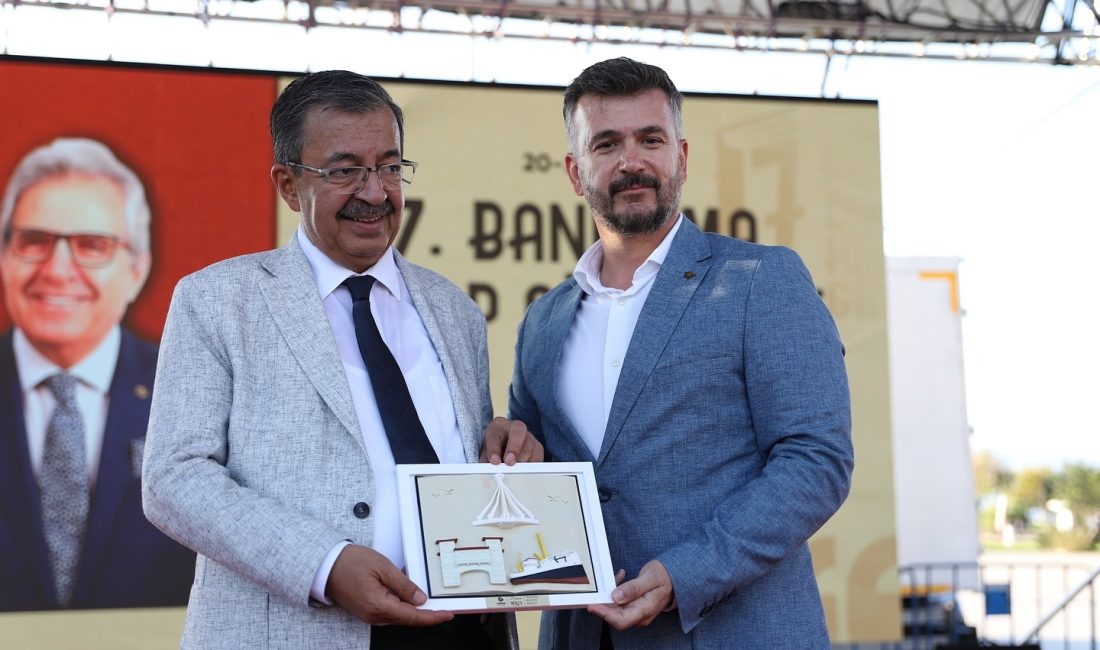 Yazarlar Bandırma Kitap Günleri’nde okurlarıyla buluştu Kitap Günleri’nin beşinci gününde Hayati İnanç’tan Saniye Bencik Kangal’a, genç