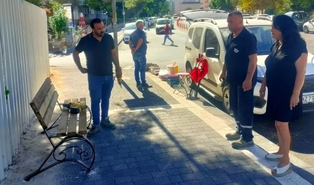 Bandırma Mehmetçik Caddesi’nde banklar yenilendi Bandırma Belediyesi ekipleri, Paşakonak Mahallesi Mehmetçik Caddesi’nde kaldırılan bankların montajını