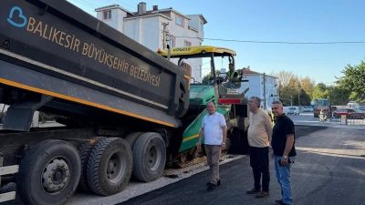 Gönen ve Balıkesir Büyükşehir Belediyesi ekiplerinin ortak yürüttüğü yol yapım