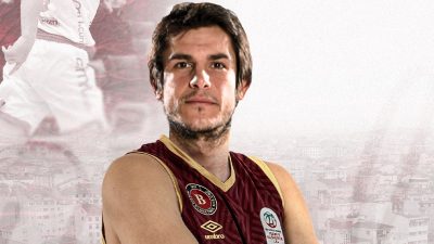 1993 doğumlu gard Özgür Şahin, kariyerinde birçok kulüpte forma giydikten